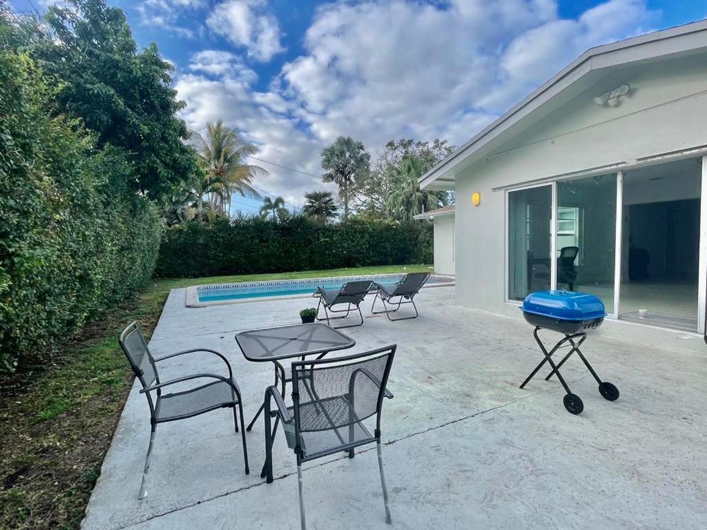 King'S Courtyard View Room Miami Bagian luar foto